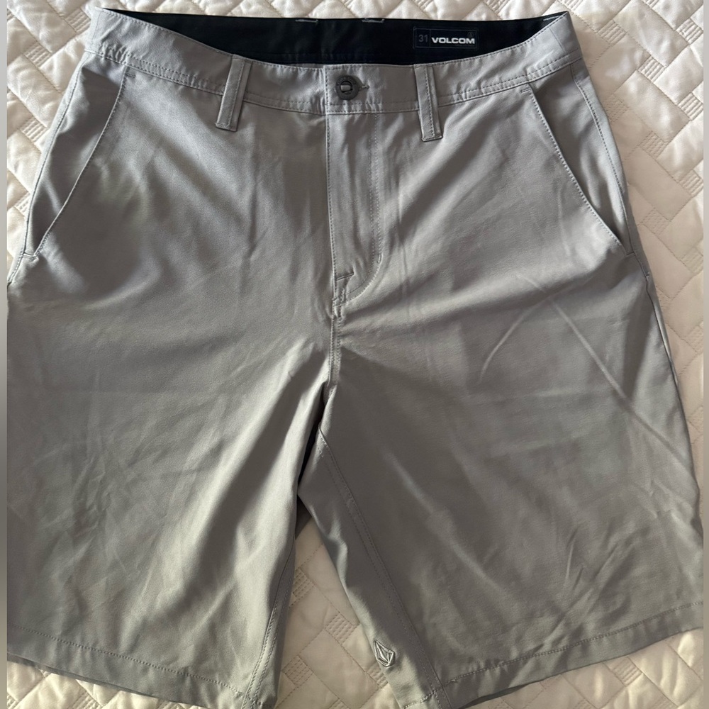 Volcom Men's Light Gray Flat Front Shorts